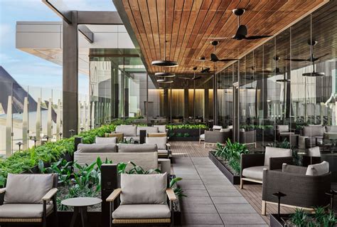 american express book airport lounge.